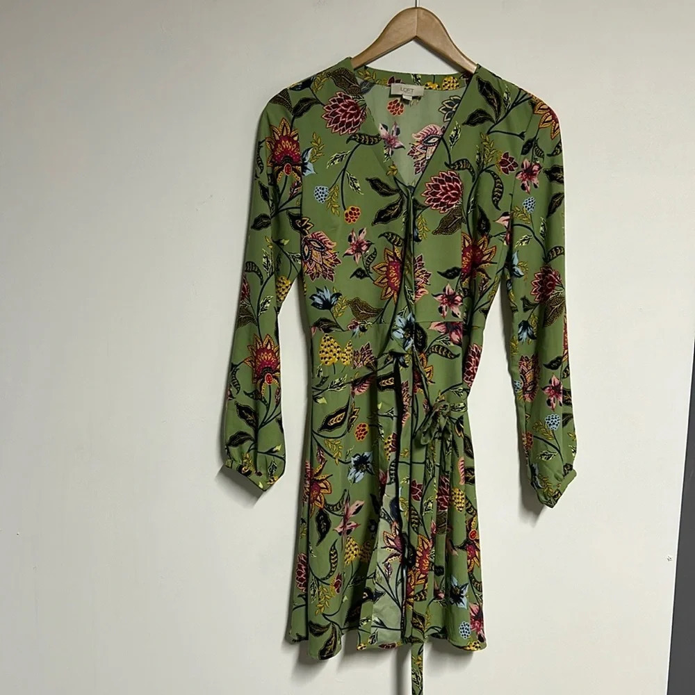 Loft Green Floral Mini Wrap Dress Women’s Size 2 Green Cottagecore Colorful FLAW